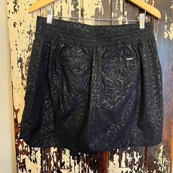 Women’s Orvis embossed stylish skirt w pockets. Size Medium. - Picture 2 of 7